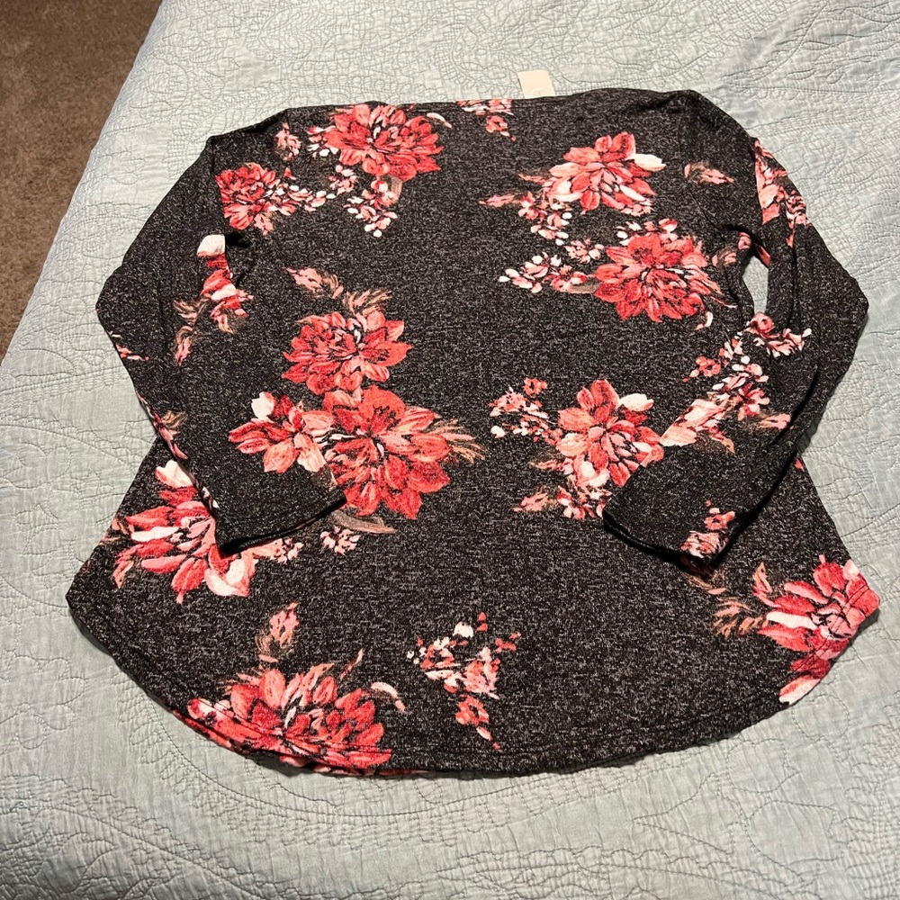Maurices 24/7 Cozy Tee - Floral. Size L - Picture 6 of 7